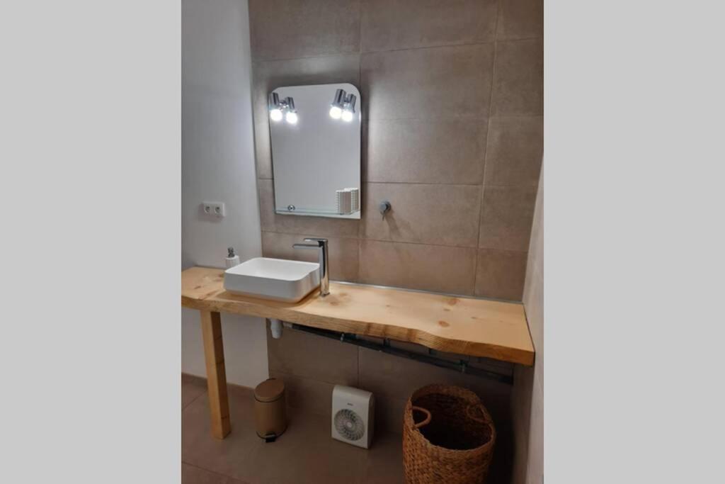 Le Liberte Apartamento Aubenas Exterior foto