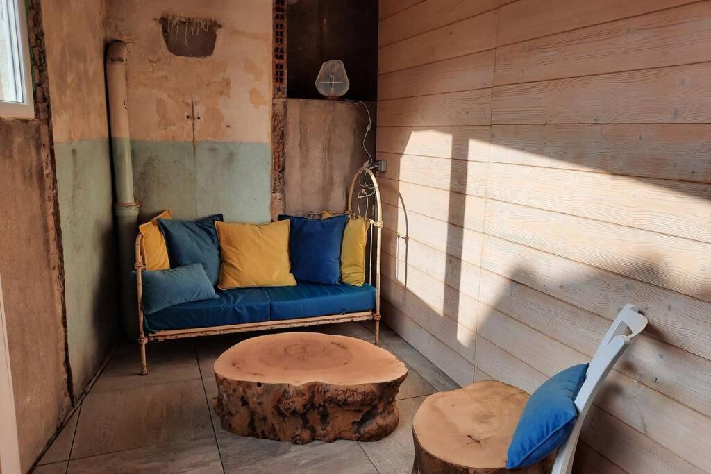 Le Liberte Apartamento Aubenas Exterior foto